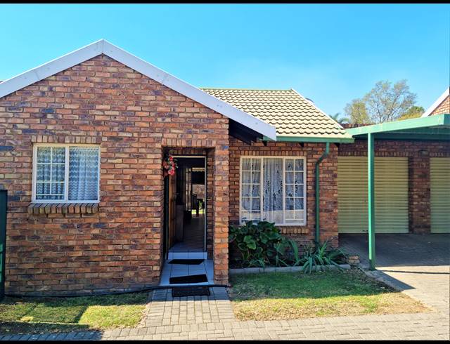 2 BEDROOM TOWNHOUSE FOR SALE IN ELARDUSPARK